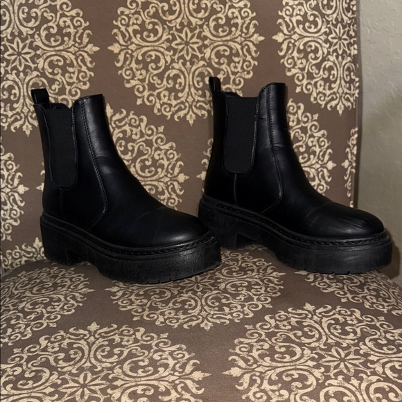 Forever 21 Black Ankle Boots - Picture 4 of 9